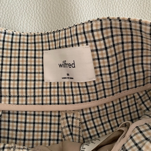Wilfred Dressy high waisted shorts by Aritzia women’s 00 checked toe- belt - Picture 5 of 7